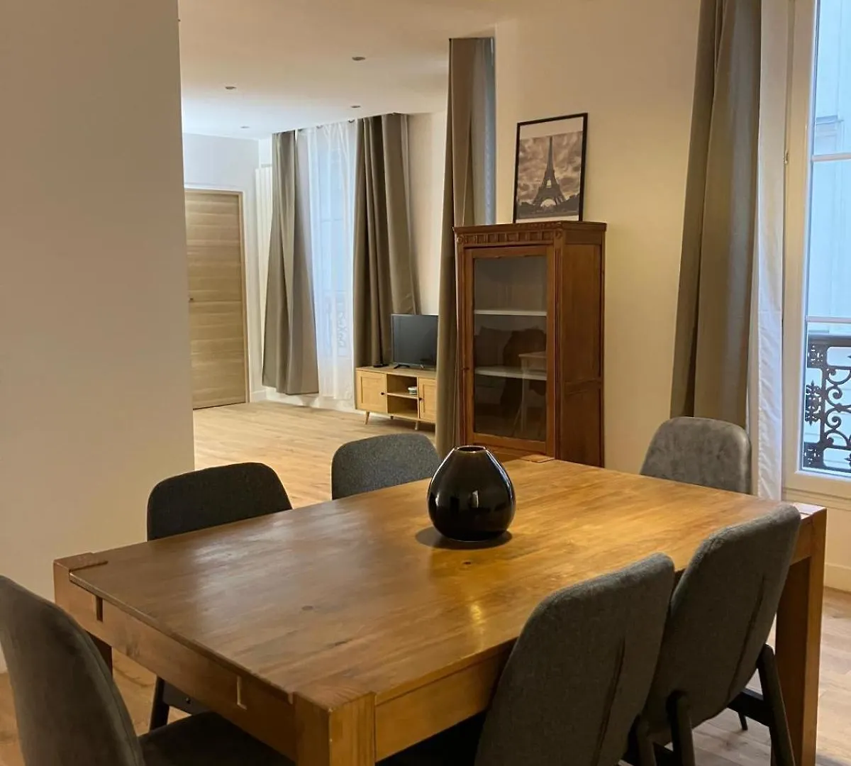 Spacieux Appartement Situe Au Coeur De Paris